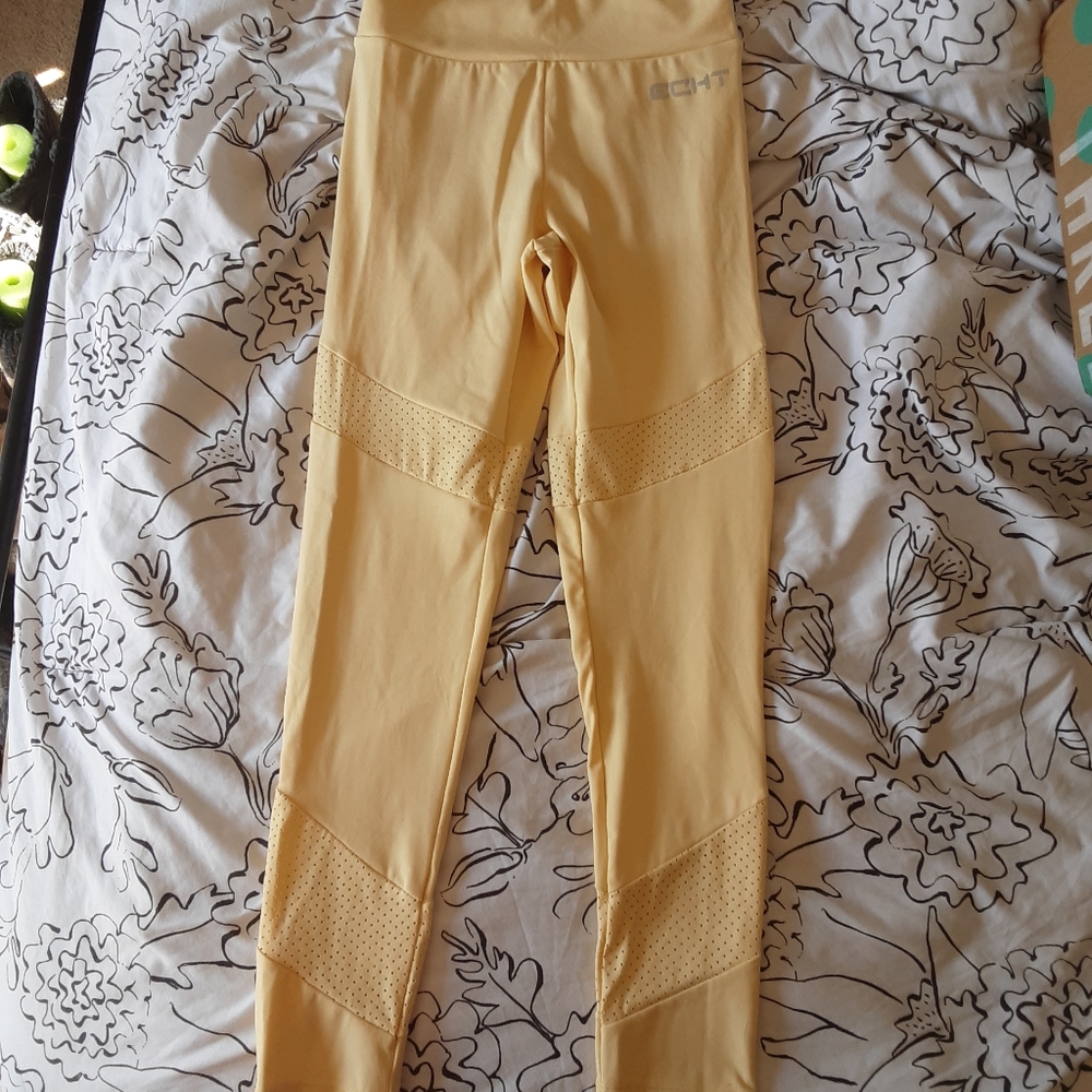 Echt yellow scrunch booty leggings 💛